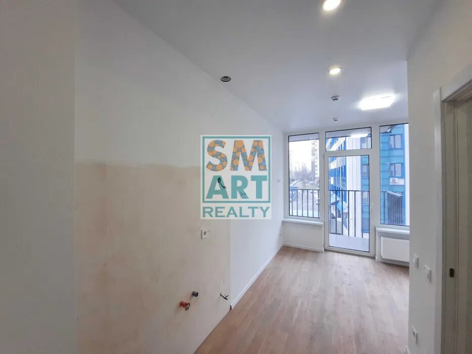 У Києві здають в оренду однокімнатну квартиру за мільйон: навіть меблів немає (фото)